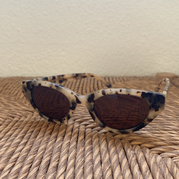 Milky Tortoise Girls Trip sunglasses by Eleventh Hour - Picture 4 of 8